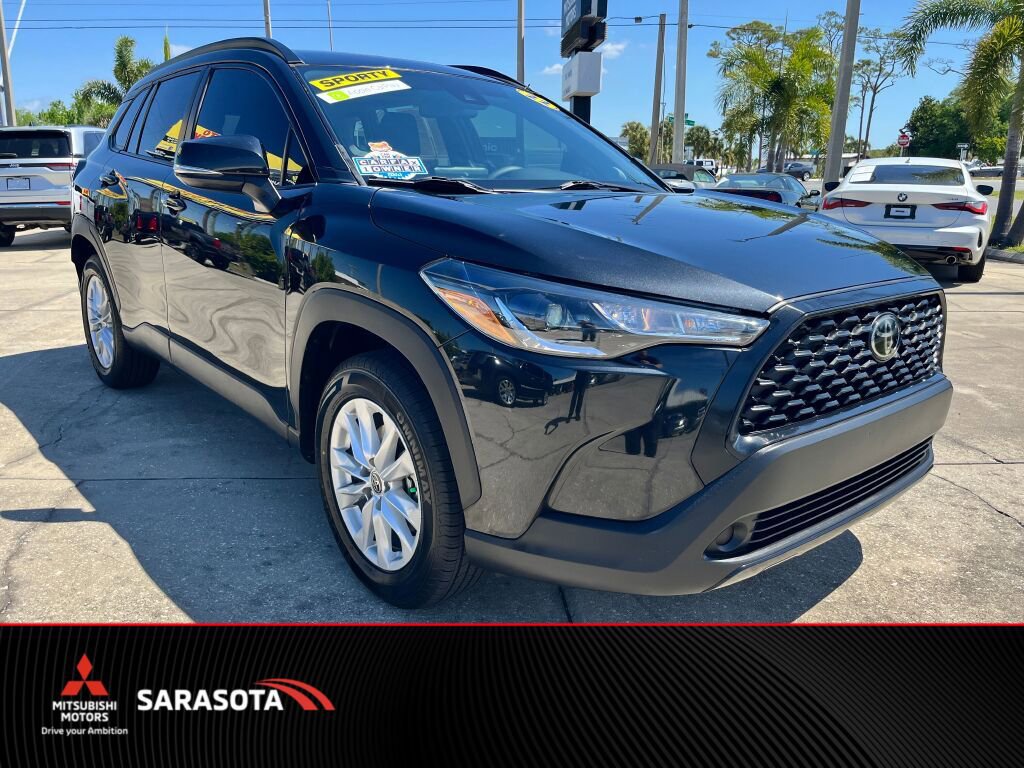 Used 2022 Toyota Corolla Cross LE w/ Moonroof Package FWD image 1
