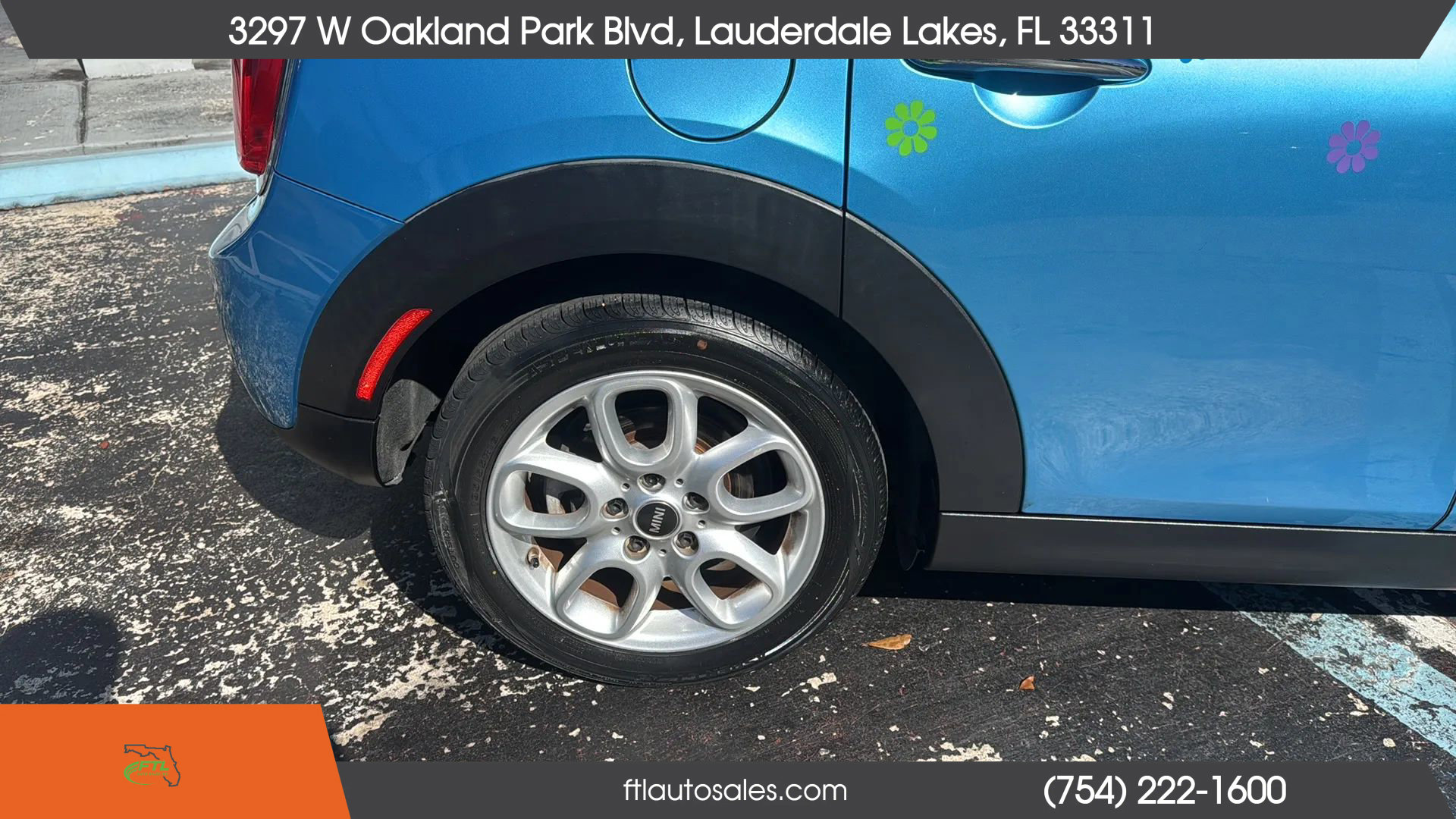 Used 2015 MINI Cooper 4-Door Hardtop image 14