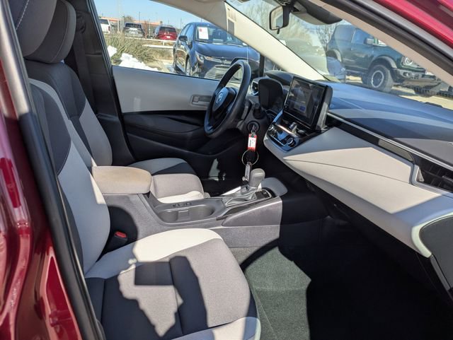 Used 2025 Toyota Corolla LE image 29