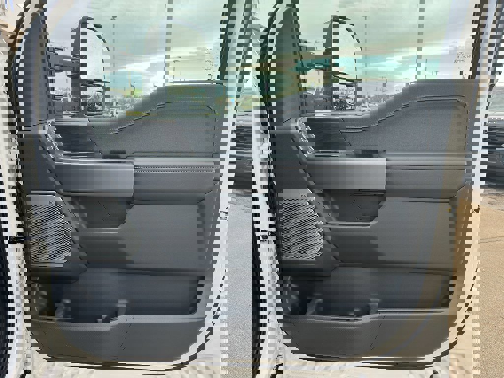 New 2025 Ford F150 Lariat w/ Equipment Group 502A High image 33