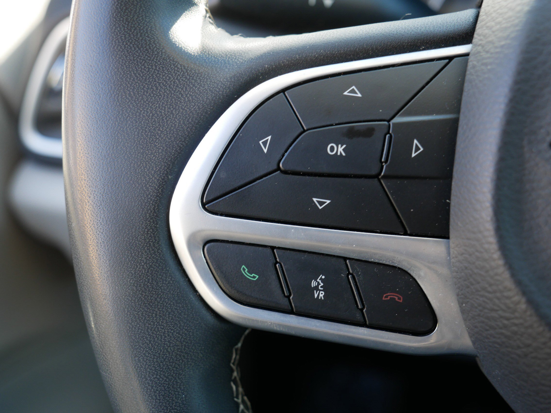 Used 2022 Chrysler Voyager LX image 28