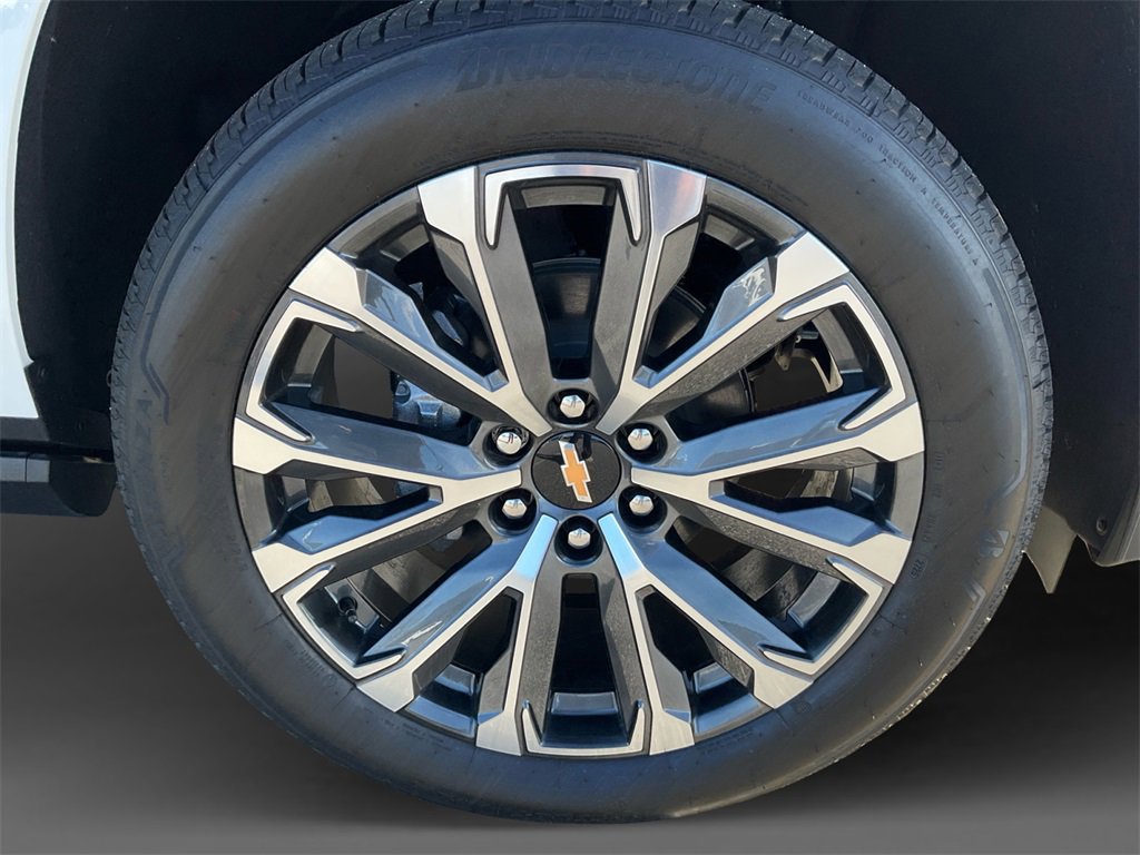 New 2025 Chevrolet Suburban High Country image 15