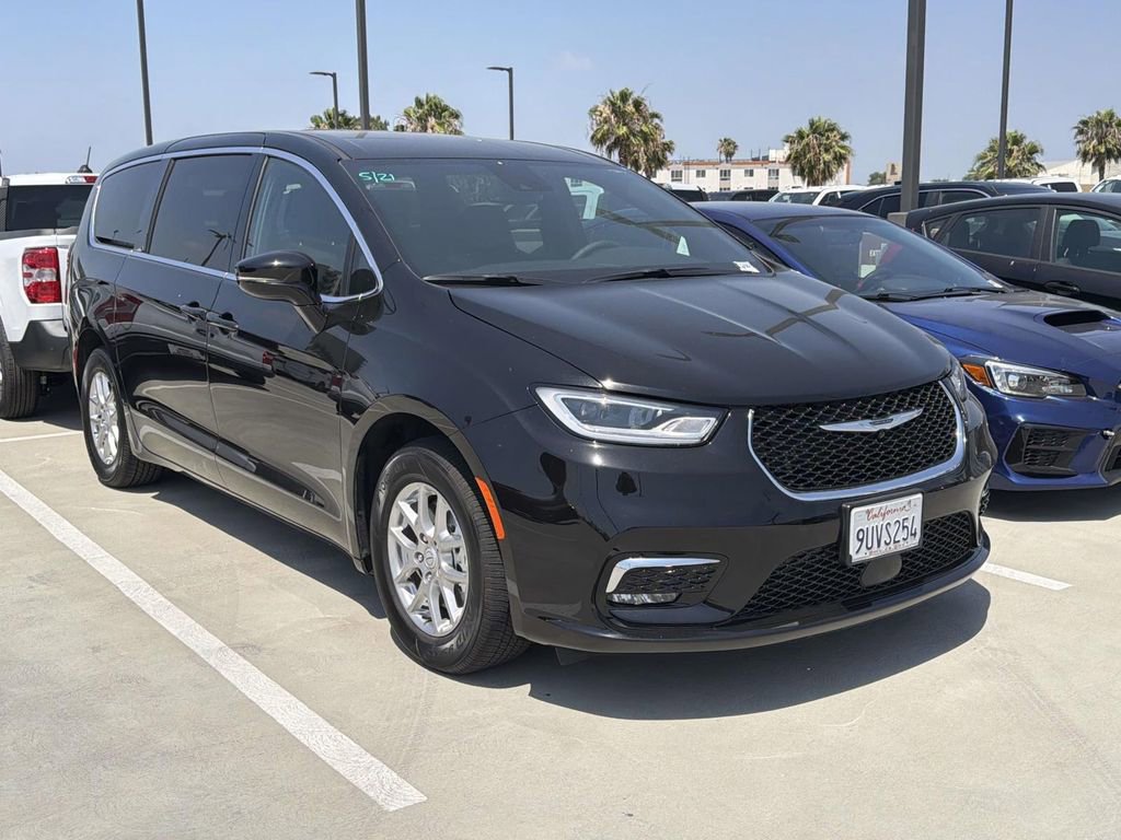 Used 2026 Chrysler Pacifica Select FWD image 13