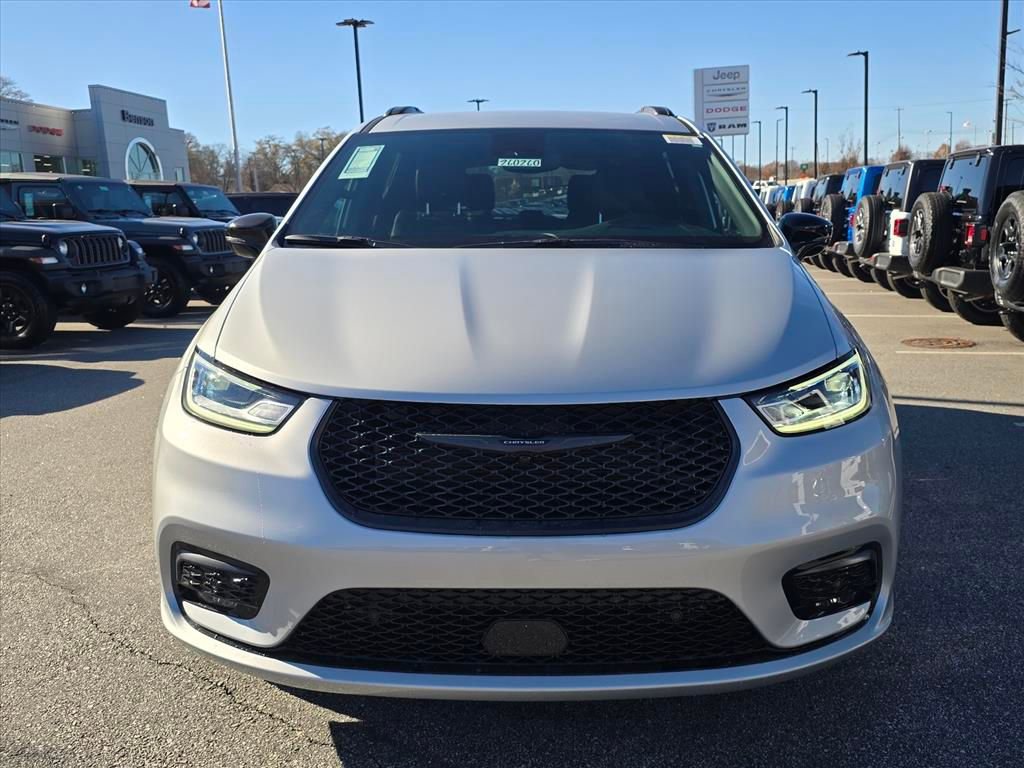 New 2026 Chrysler Pacifica Select w/ S Appearance Package FWD image 15