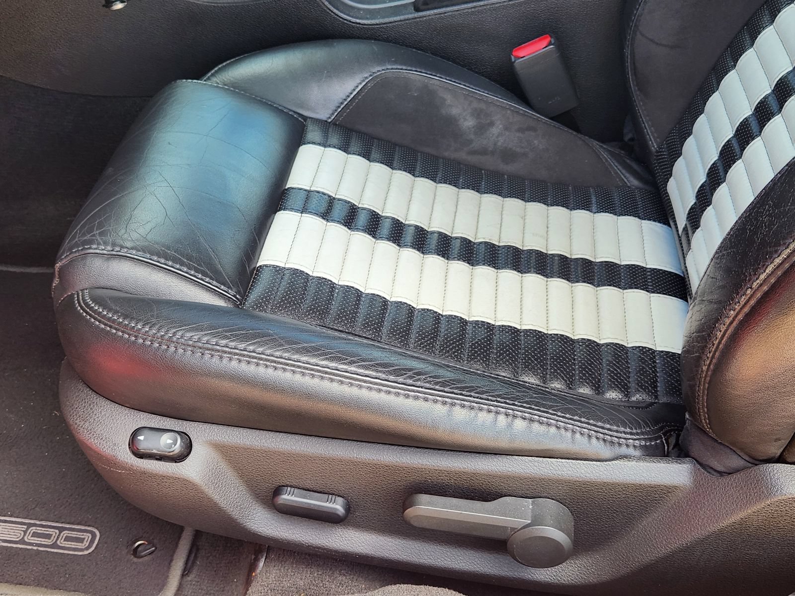 Used 2010 Ford Mustang Shelby GT500 RWD image 27