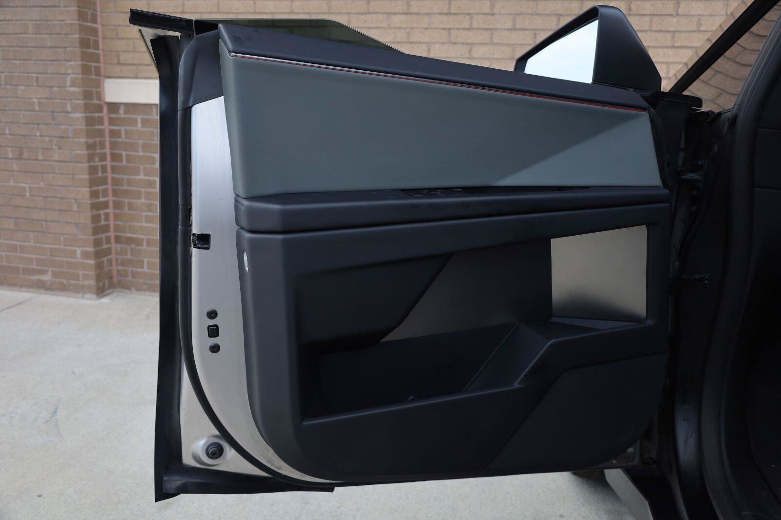 Used 2025 Tesla Cybertruck Cyberbeast AWD/4WD image 15