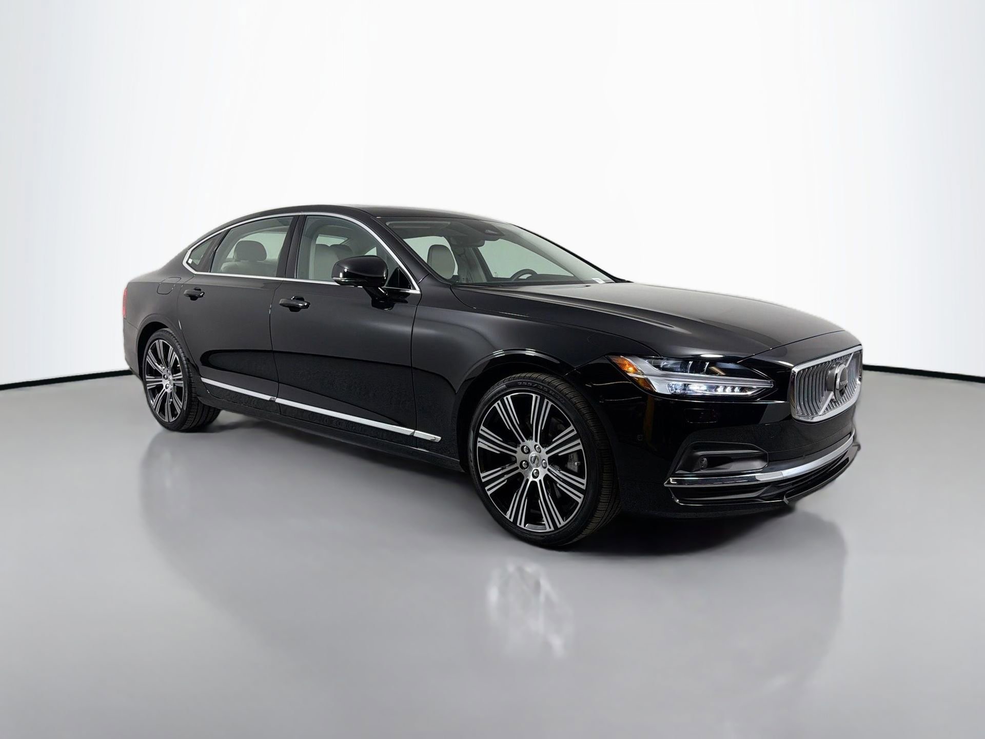 Certified 2023 Volvo S90 B6 Plus w/ Protection Package Premier image 3