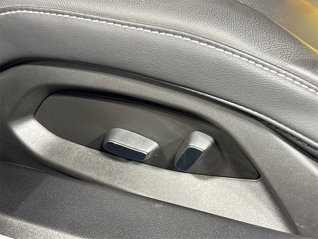 Used 2023 Chevrolet Corvette Stingray Coupe w/ Z51 Performance Package image 28