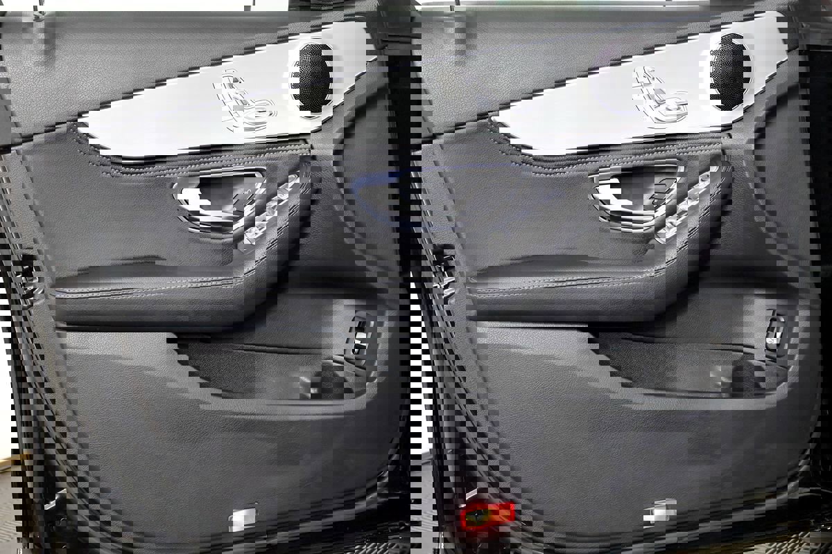 Used 2015 Mercedes-Benz C 300 Sport image 15