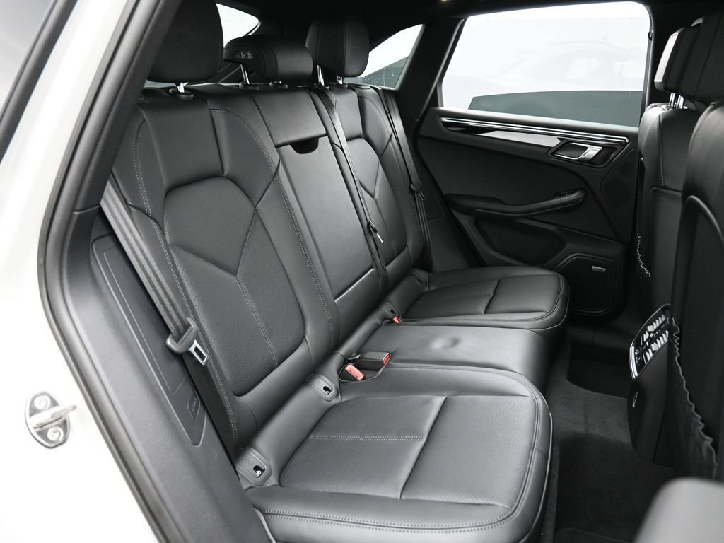 Certified 2026 Porsche Macan AWD/4WD image 26