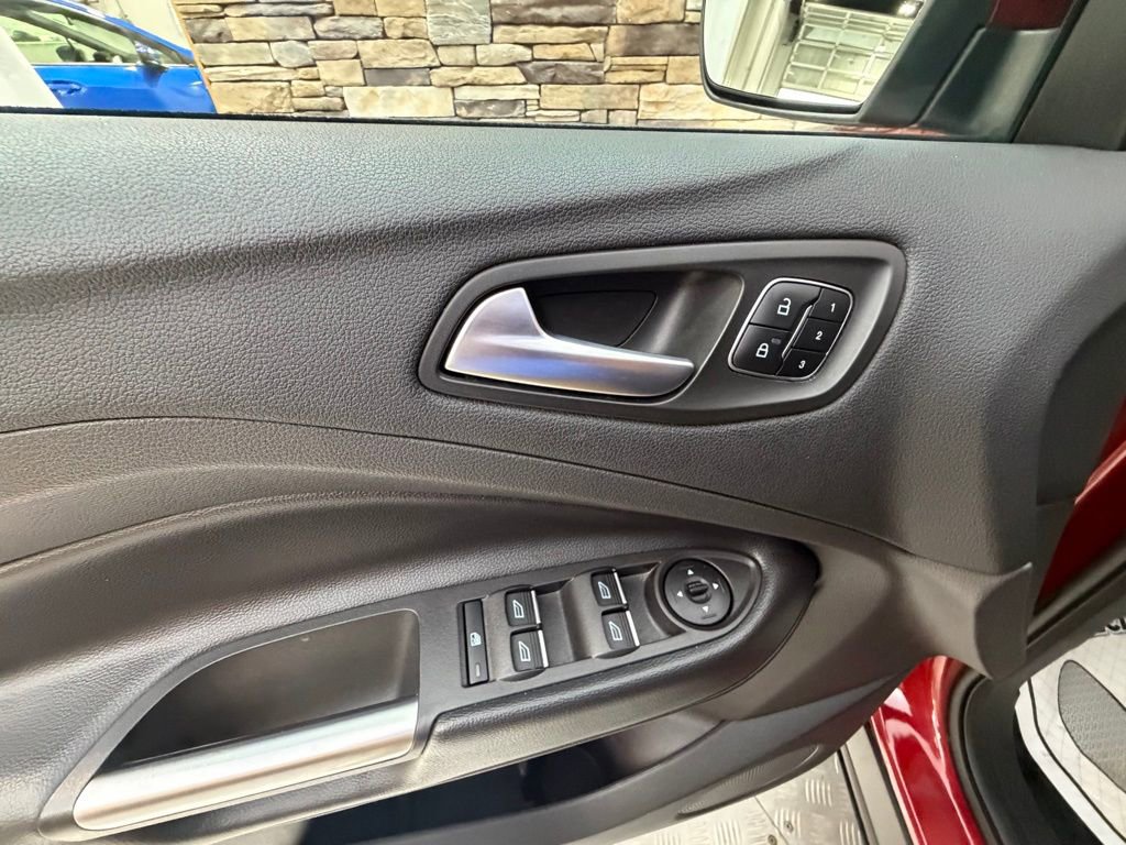 Used 2018 Ford Escape Titanium w/ Ford Safe & Smart Package AWD/4WD image 28