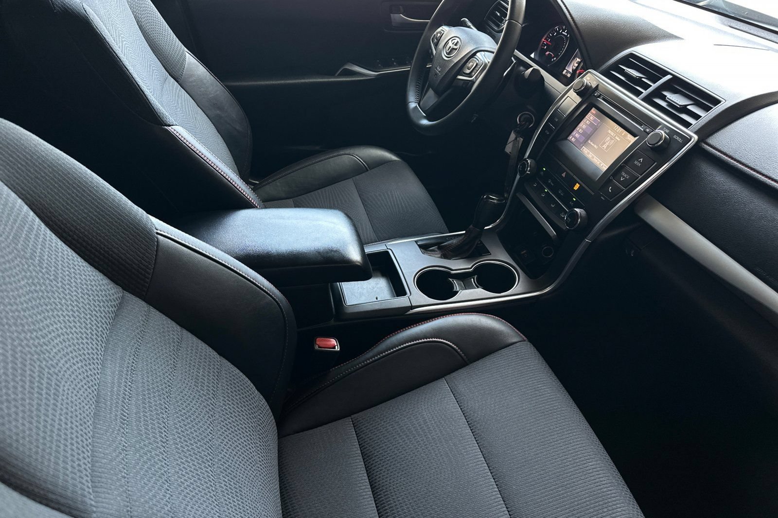 Used 2017 Toyota Camry SE FWD image 15