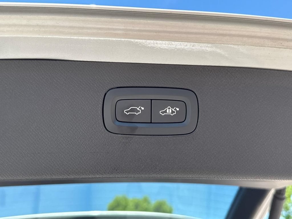Used 2020 Volvo XC90 T6 Momentum AWD/4WD image 6