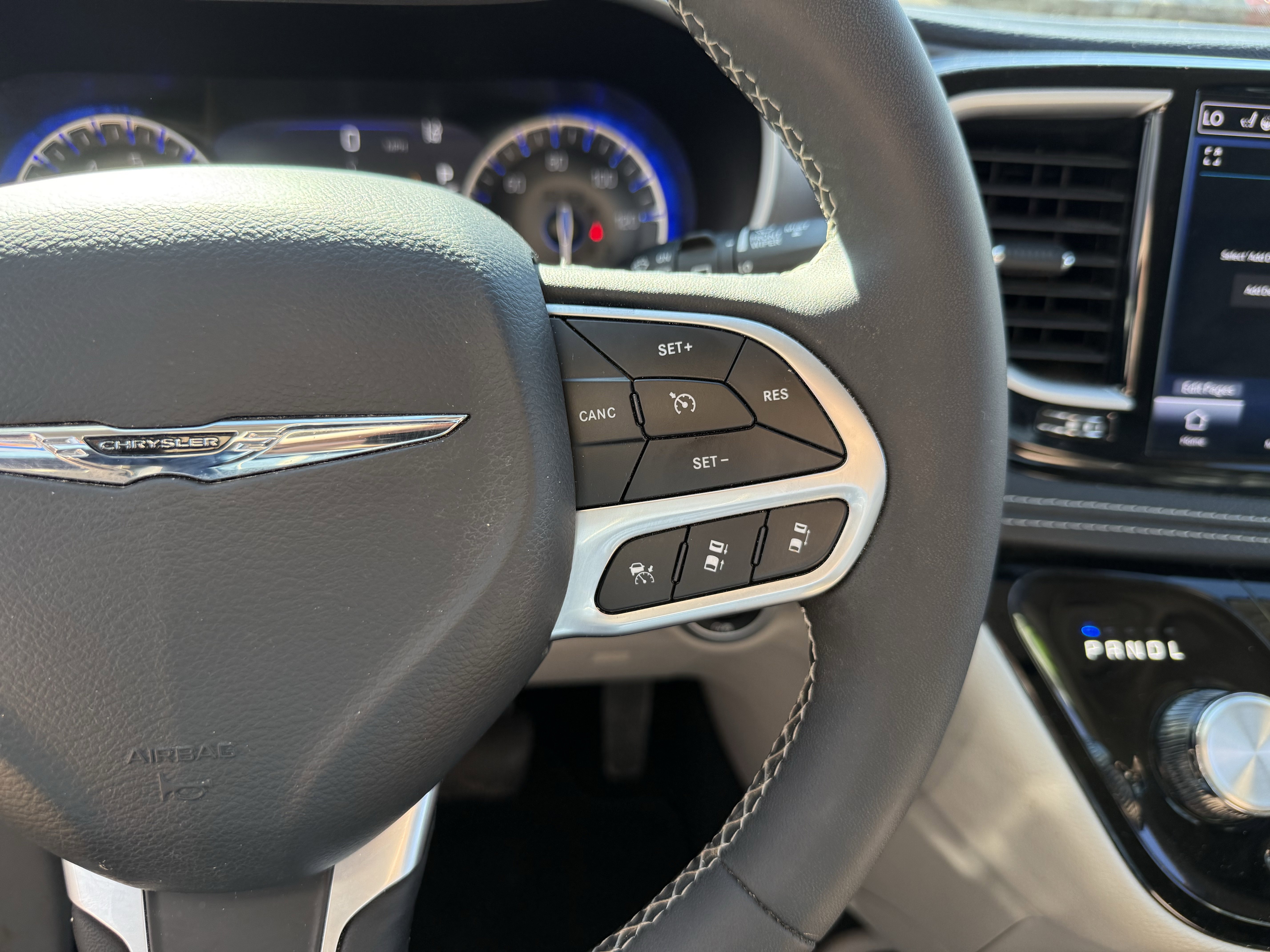 Used 2024 Chrysler Pacifica Touring-L image 16