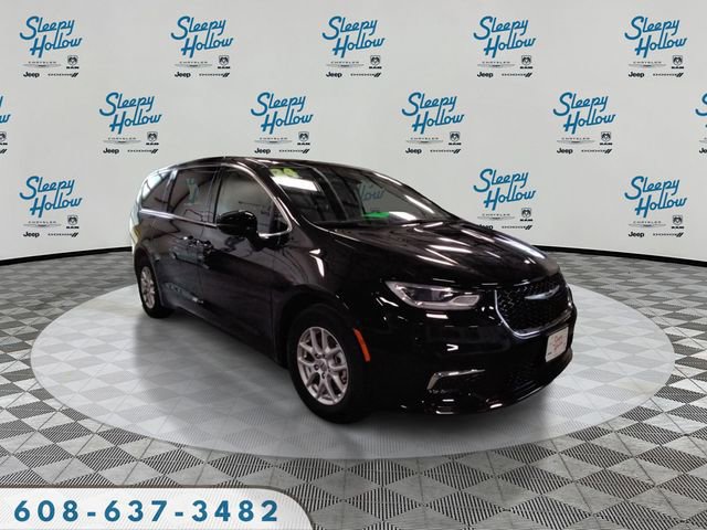 Used 2024 Chrysler Pacifica Touring-L image 3