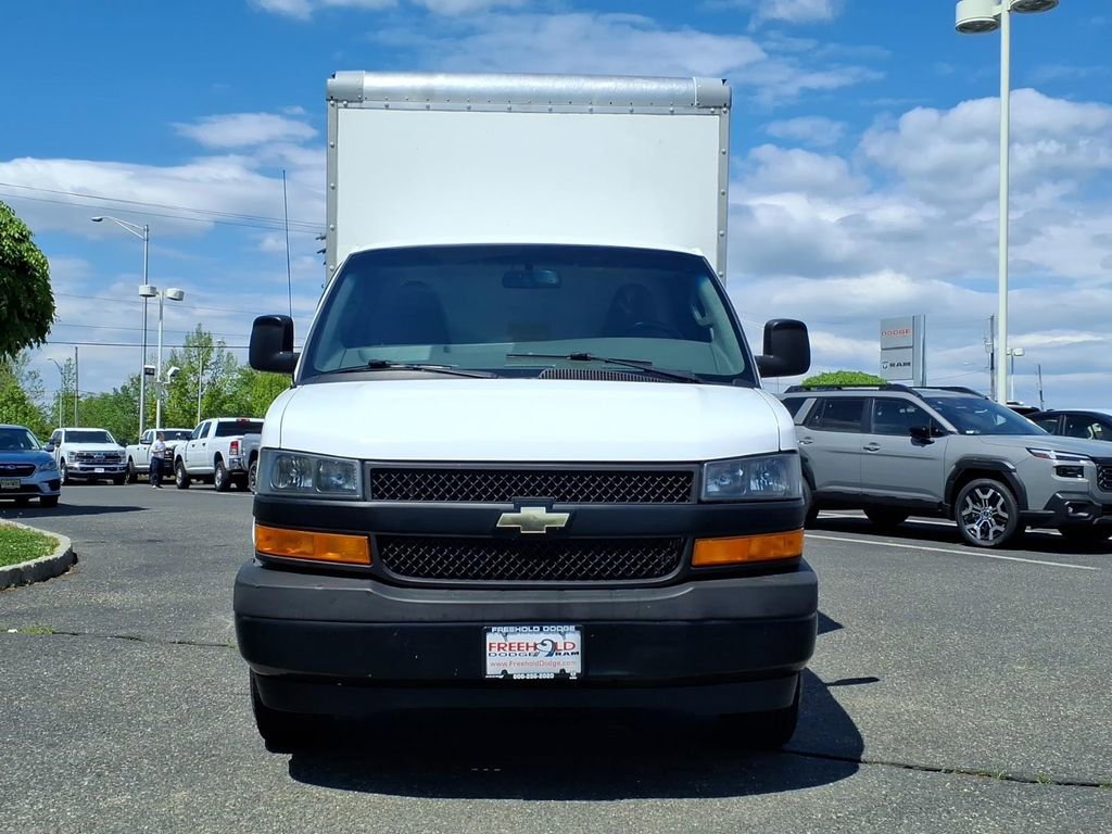 Used 2018 Chevrolet Express 3500 RWD image 2
