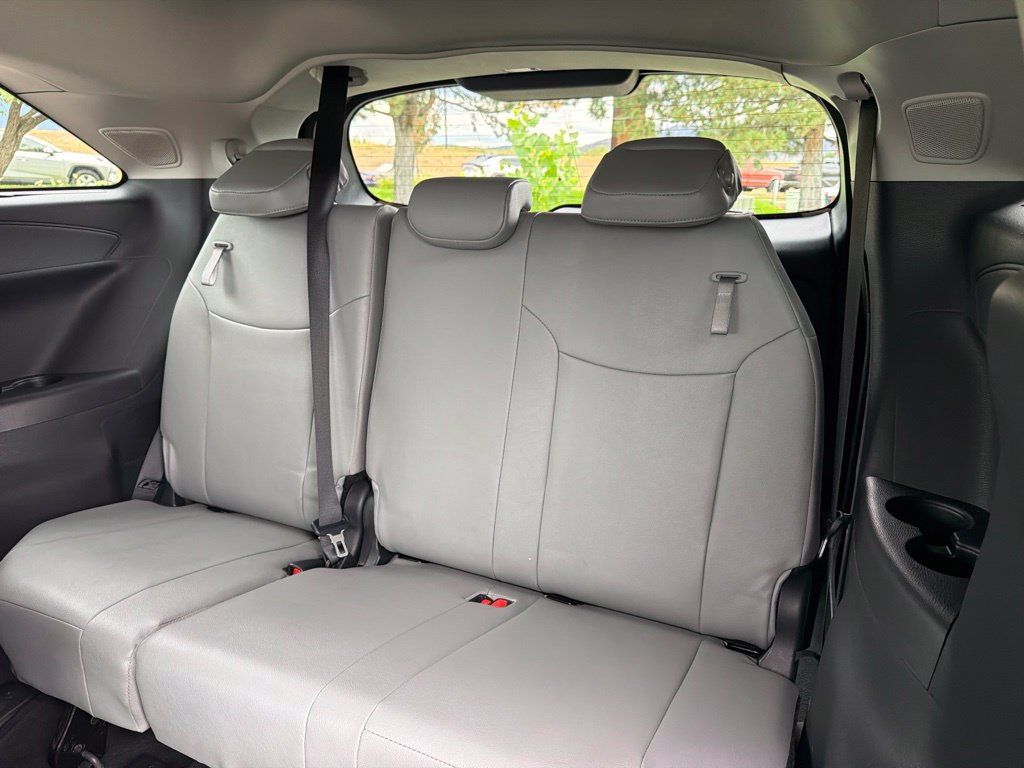 Used 2026 Toyota Sienna XLE AWD/4WD image 21