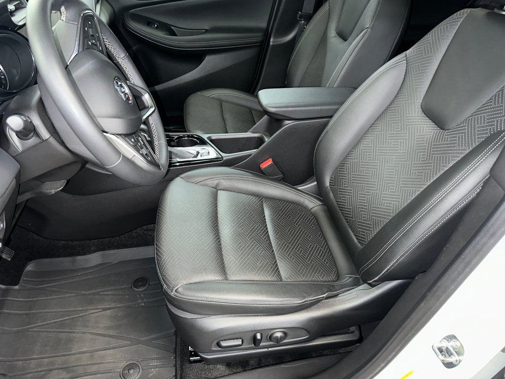 Used 2022 Buick Encore GX Essence w/ Experience Buick Package AWD/4WD image 2