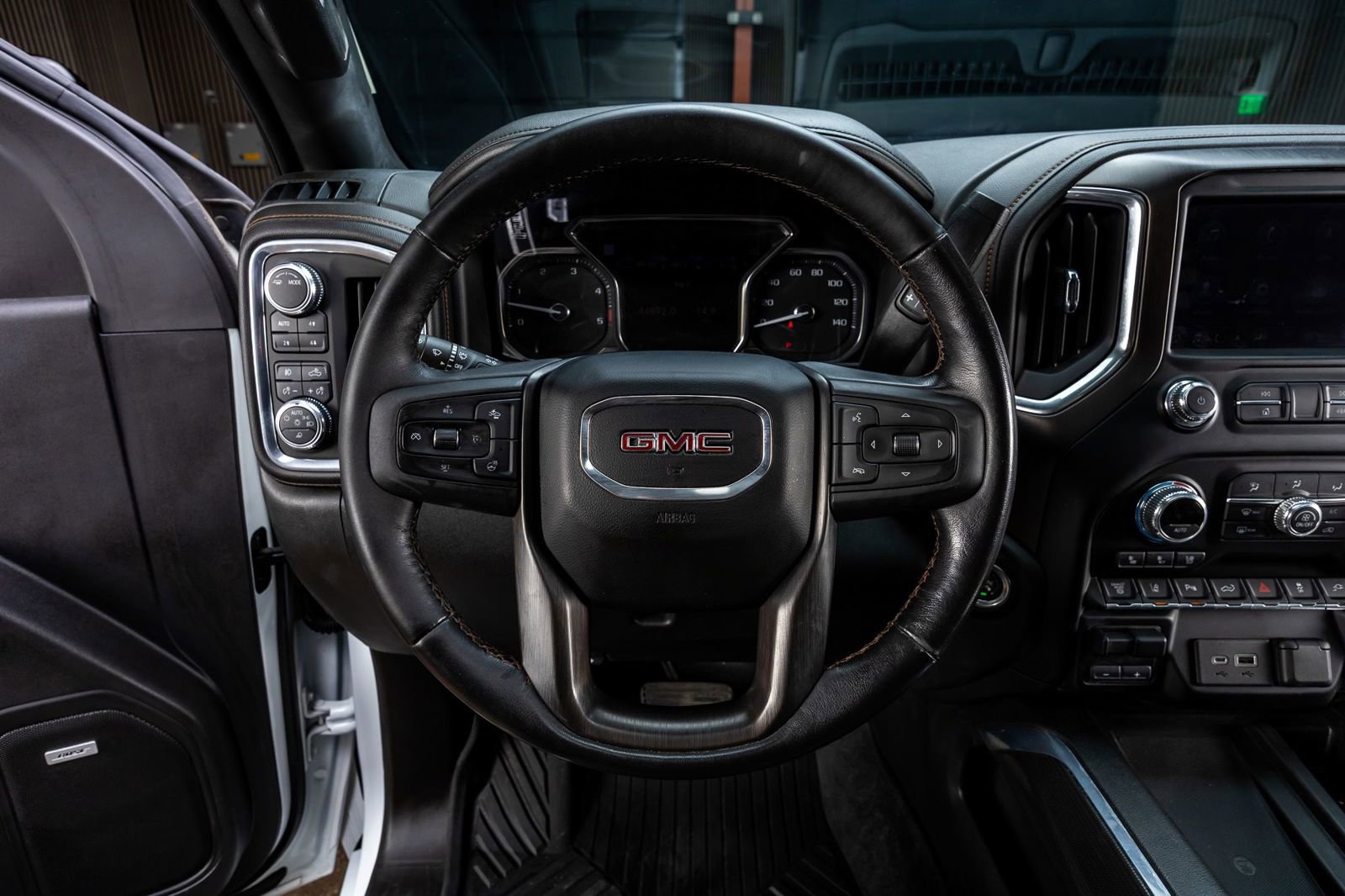 Used 2021 GMC Sierra 2500 AT4 w/ AT4 Premium Plus Package AWD/4WD image 19