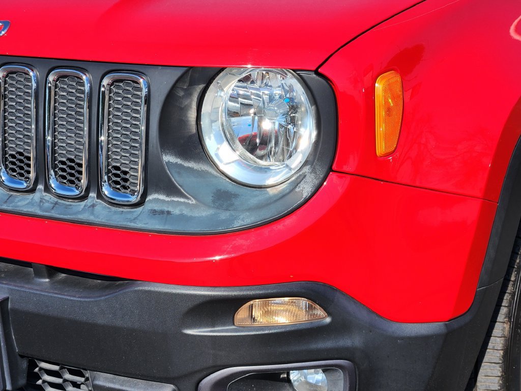 Used 2017 Jeep Renegade Latitude w/ Advanced Technology Group FWD image 8