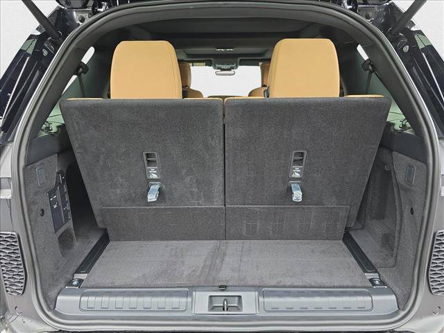 New 2025 Land Rover Discovery Dynamic SE AWD/4WD image 13