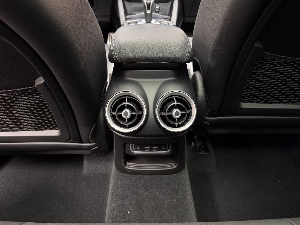 Used 2023 Alfa Romeo Stelvio Ti AWD/4WD image 12