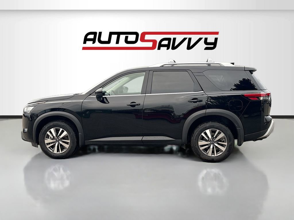 Used 2023 Nissan Pathfinder SL w/ Lighting Package (N92) image 4