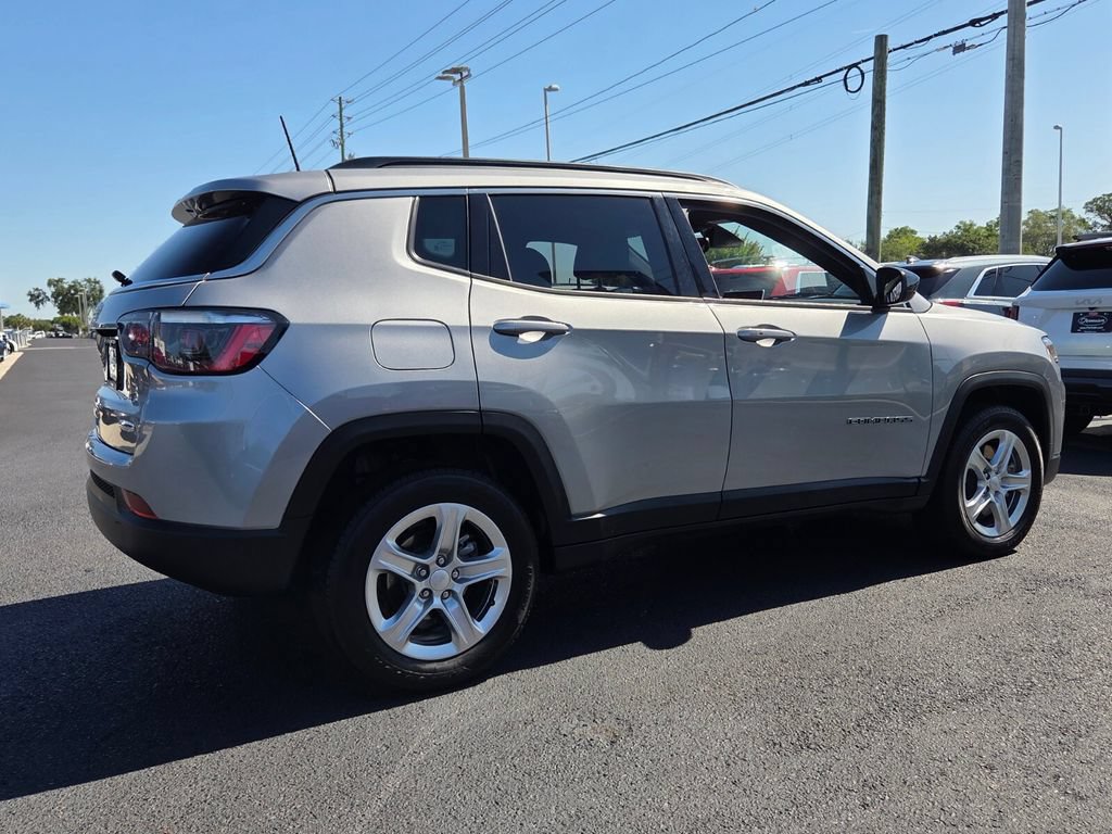 Used 2024 Jeep Compass Latitude AWD/4WD image 7