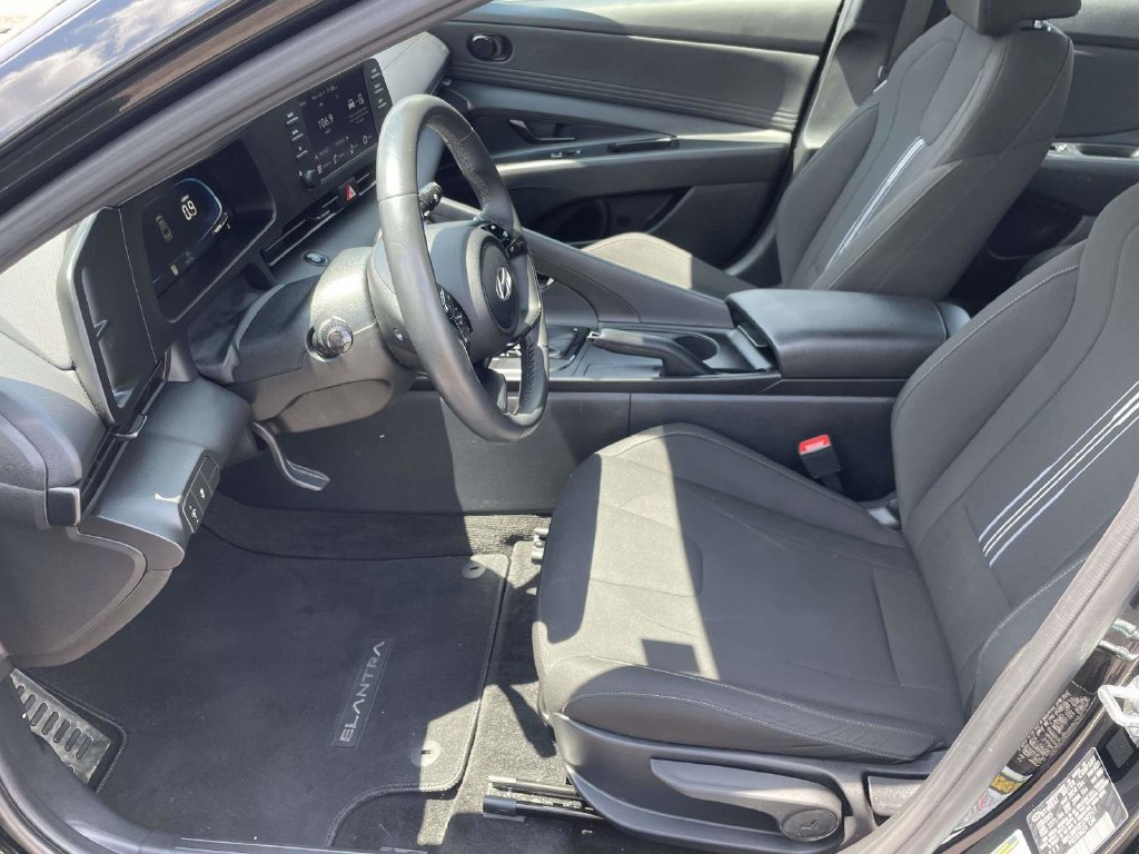 Used 2025 Hyundai Elantra Sport FWD image 12