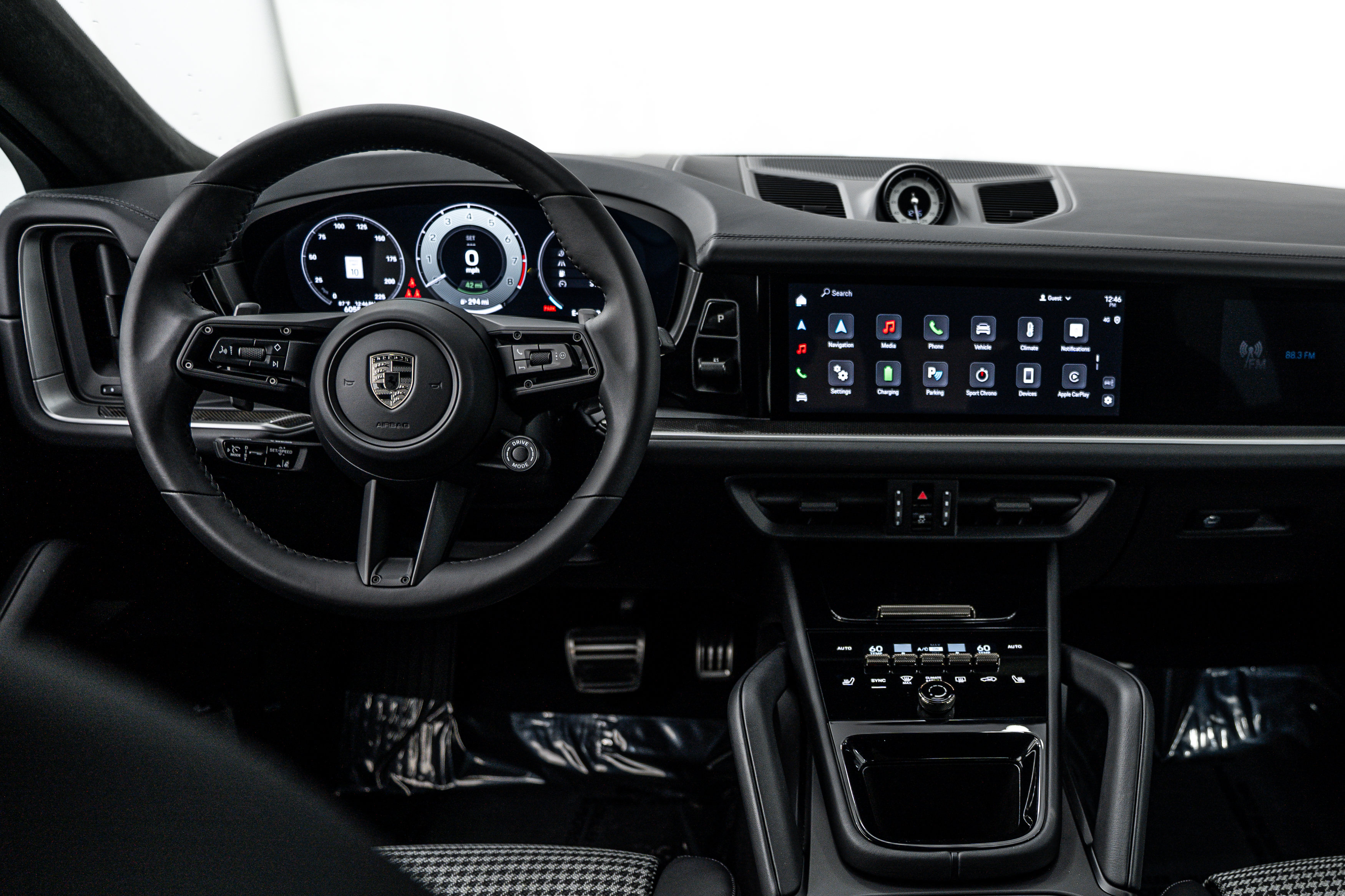 Certified 2025 Porsche Cayenne Turbo AWD/4WD image 13
