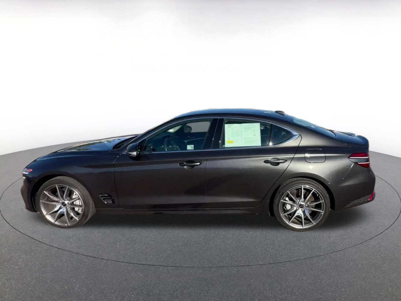 Used 2025 Genesis G70 2.5T image 9