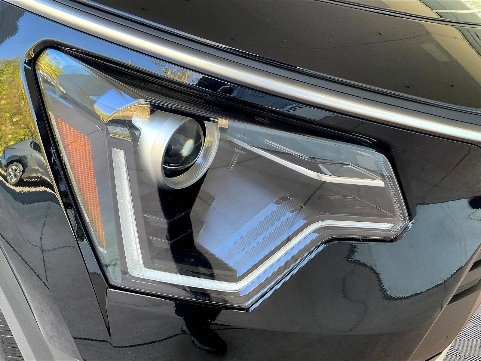 Used 2025 Kia Niro EX FWD image 28