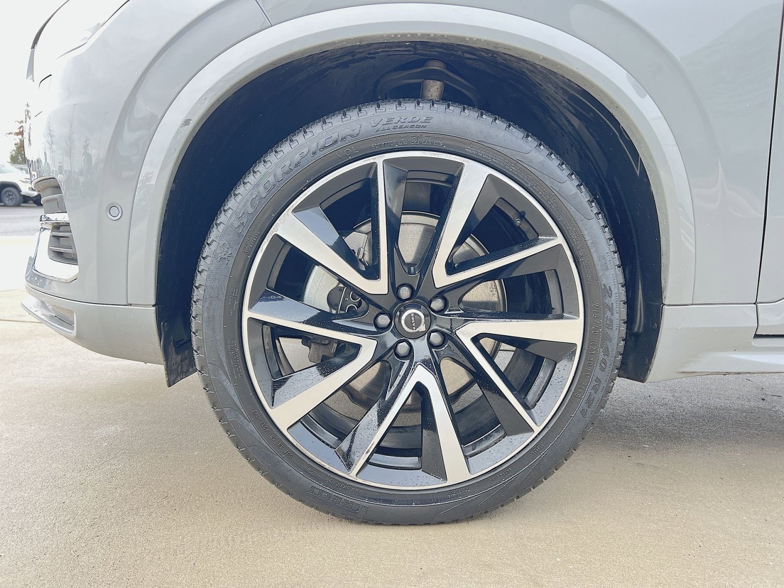 Used 2024 Volvo XC90 B5 Plus w/ Protection Package image 12