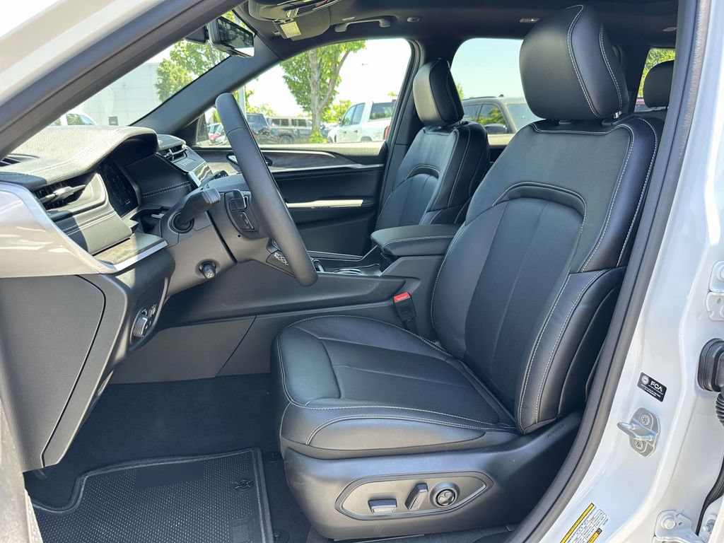 New 2026 Jeep Grand Cherokee Limited AWD/4WD image 14