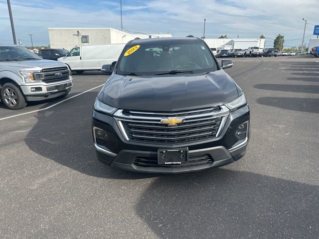 Used 2023 Chevrolet Traverse LT image 2