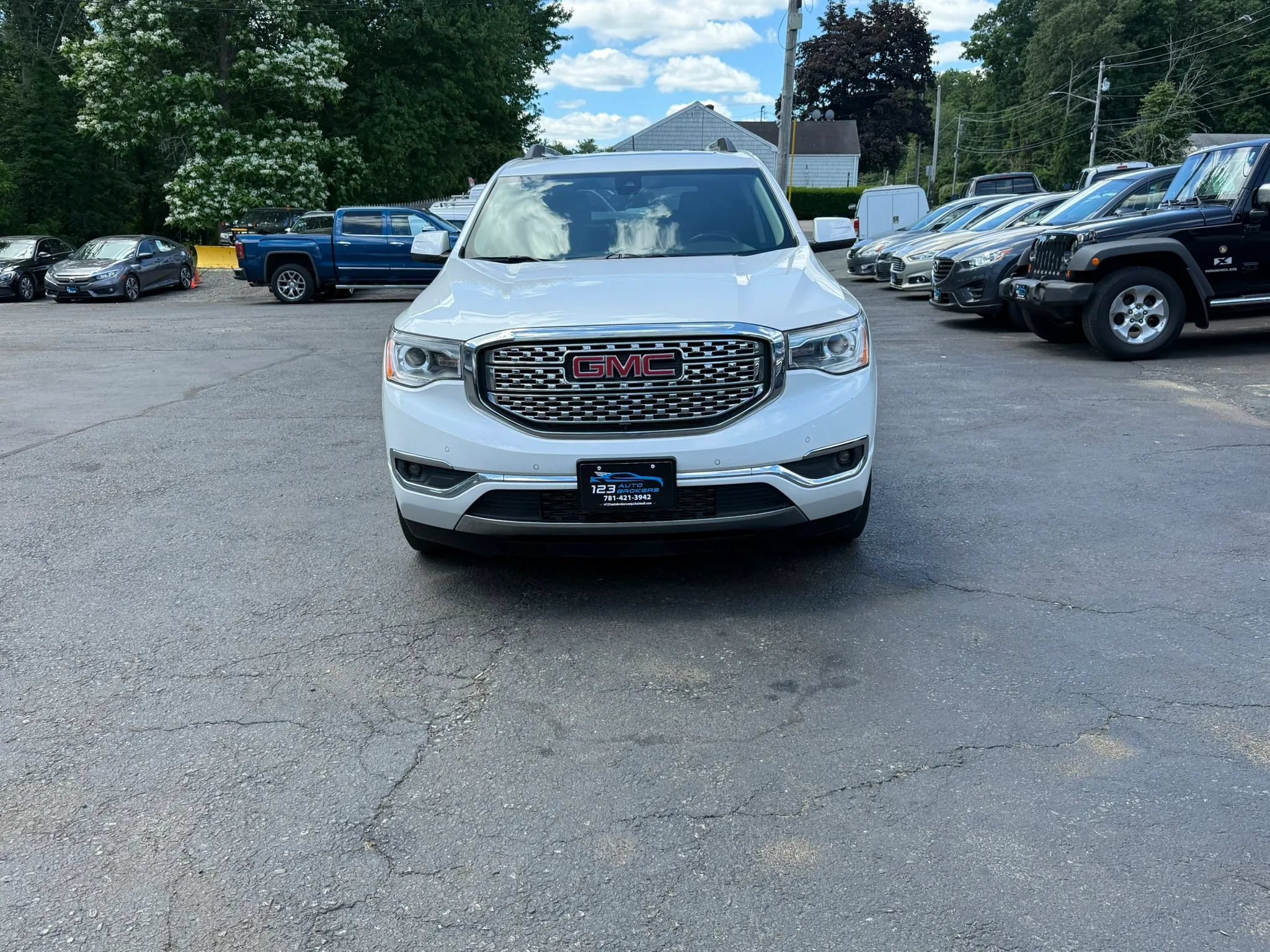 Used 2018 GMC Acadia Denali w/ Technology Package AWD/4WD image 2