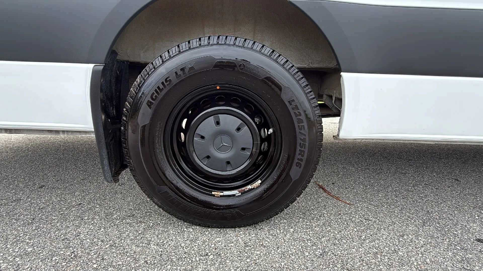 Used 2024 Mercedes-Benz Sprinter 2500 w/ Acoustic Package image 25