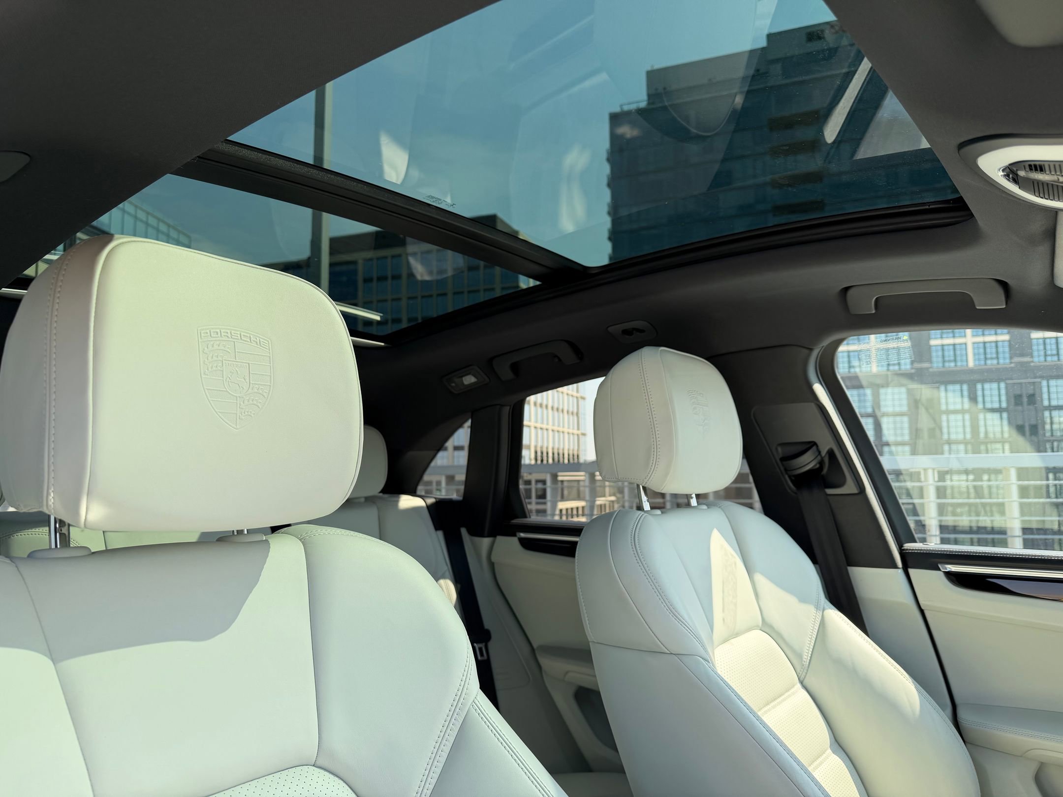 Used 2023 Porsche Macan Turbo image 13