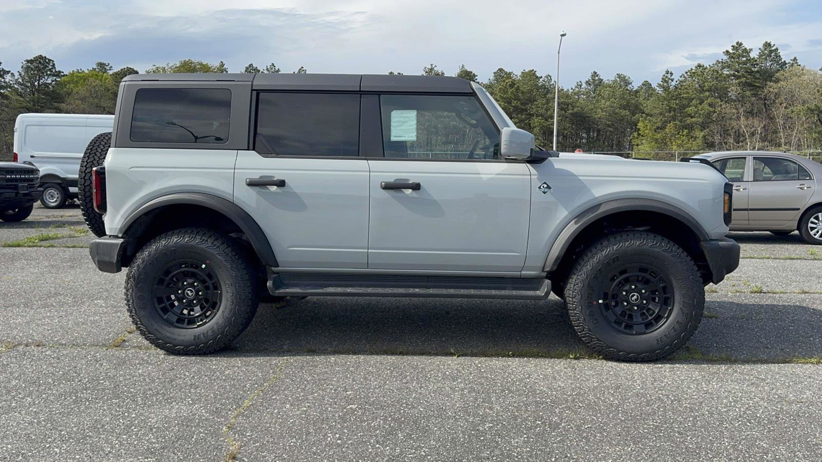 New 2026 Ford Bronco Outer Banks w/ Sasquatch Package AWD/4WD image 4