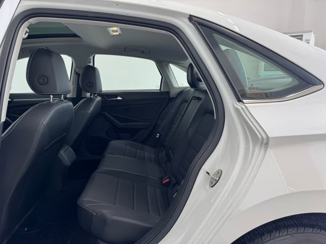 Used 2024 Volkswagen Jetta SE image 18