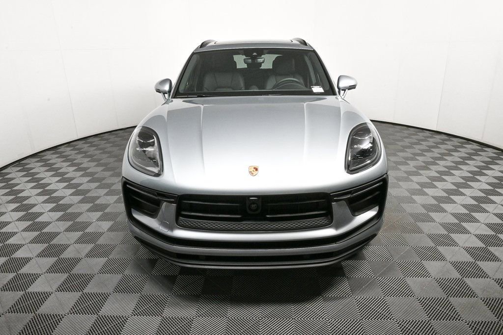 Certified 2026 Porsche Macan AWD/4WD image 35