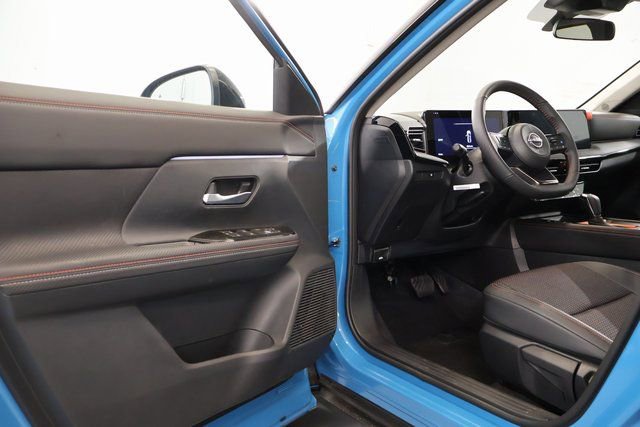 New 2026 Nissan Kicks SR w/ Cold Weather Package image 8