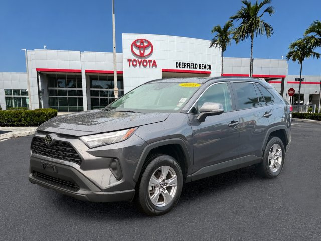 Used 2025 Toyota RAV4 XLE AWD/4WD image 3