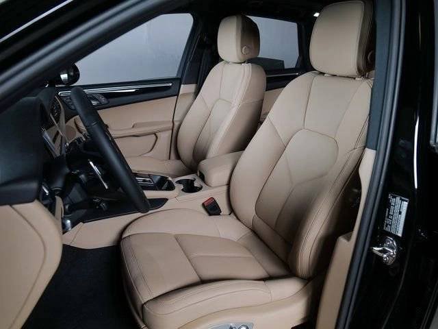 New 2026 Porsche Macan AWD/4WD image 5