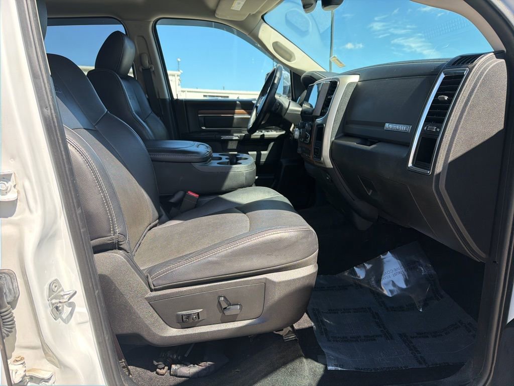 Used 2017 RAM 1500 Laramie AWD/4WD image 32