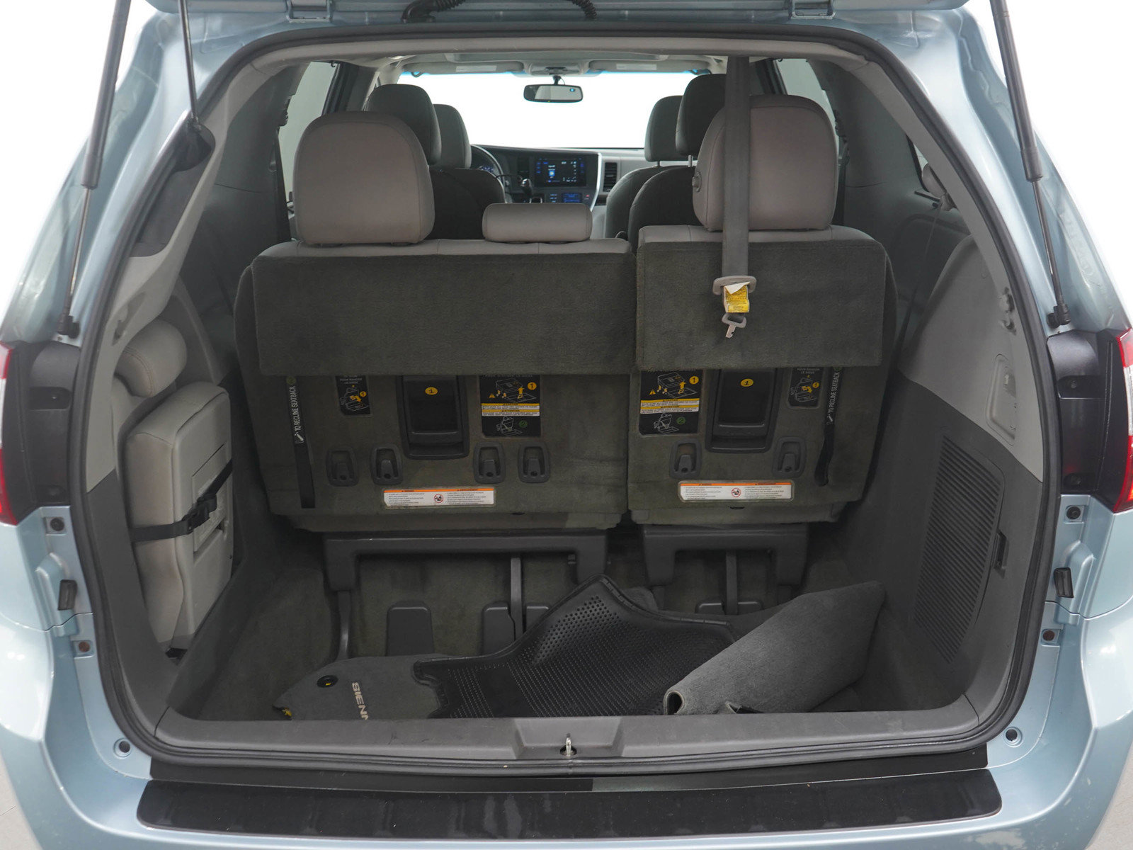 Used 2015 Toyota Sienna XLE image 17
