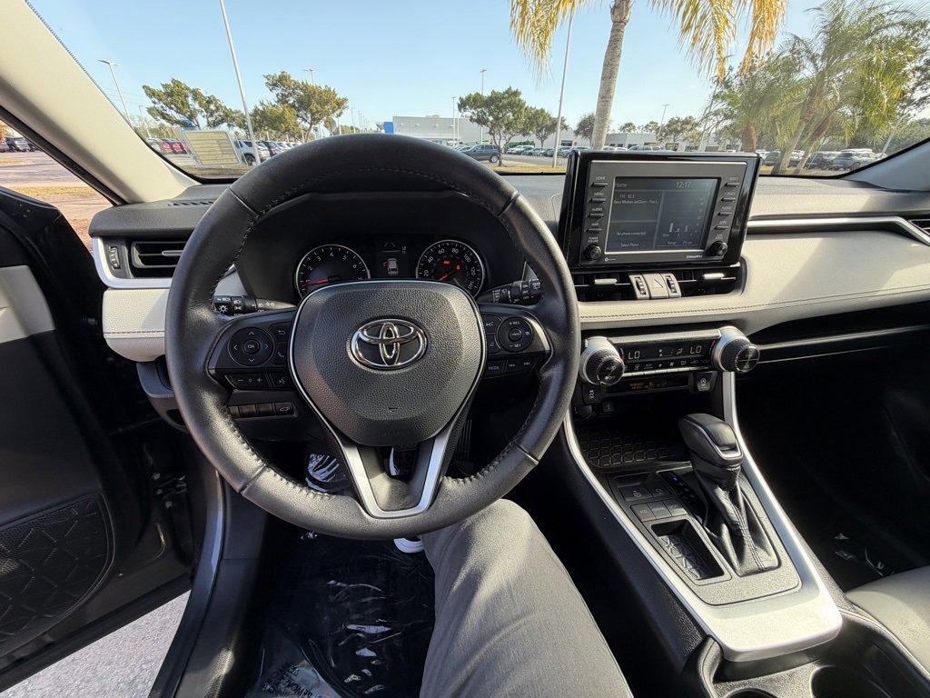 Used 2021 Toyota RAV4 XLE Premium image 12