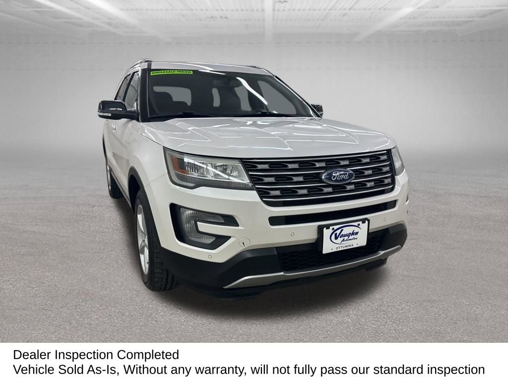 Used 2017 Ford Explorer XLT w/ Equipment Group 202A image 3