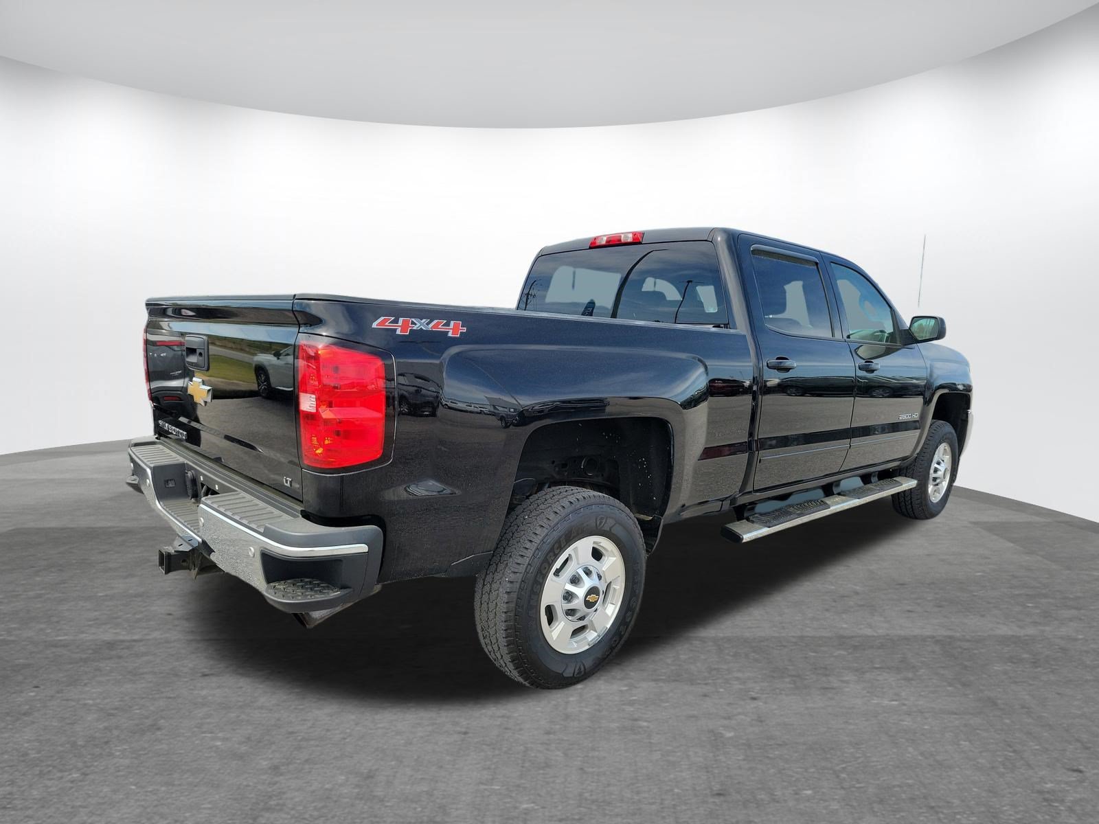 Used 2017 Chevrolet Silverado 2500 LT AWD/4WD image 5