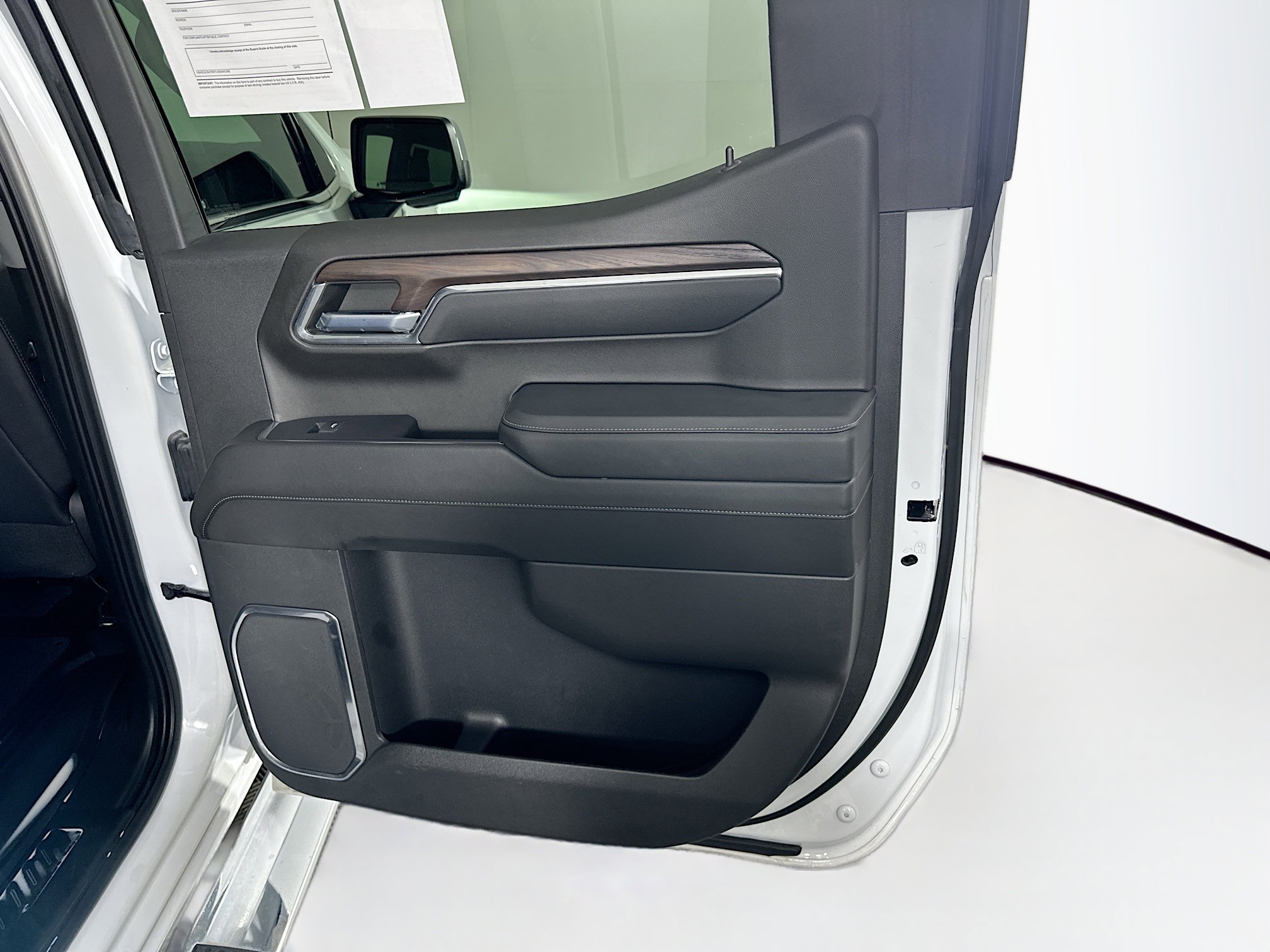 Used 2023 GMC Sierra 1500 SLT image 28